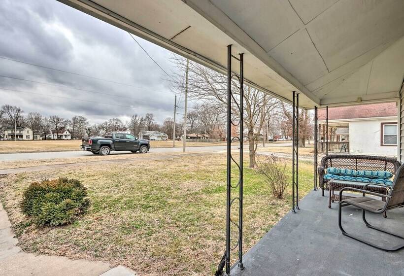 Walkable & Updated Nevada Home: Family Friendly!