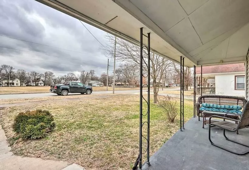 Walkable & Updated Nevada Home: Family Friendly!