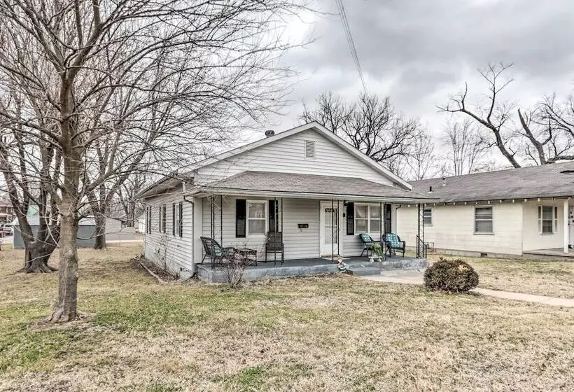 Walkable & Updated Nevada Home: Family Friendly!