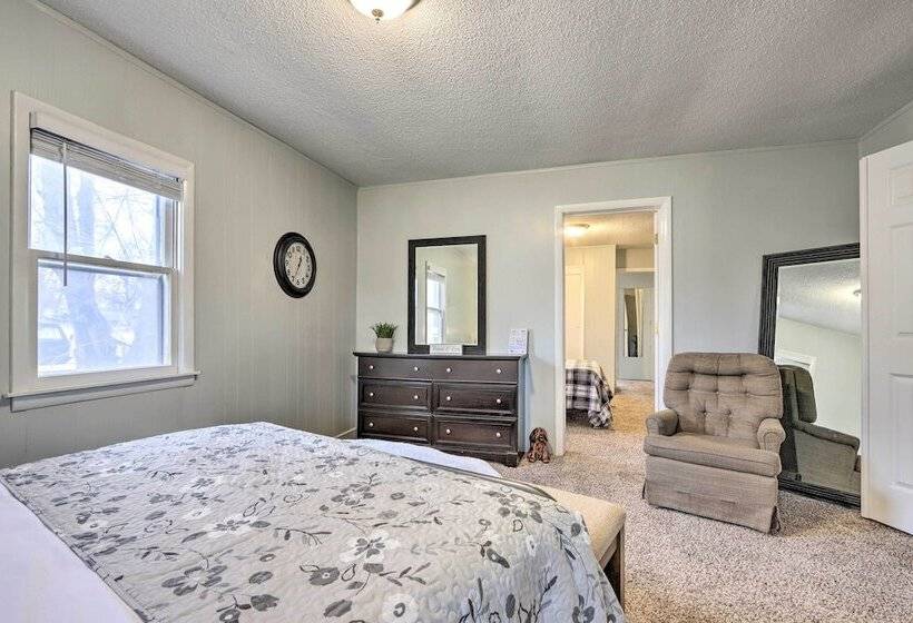 Walkable & Updated Nevada Home: Family Friendly!