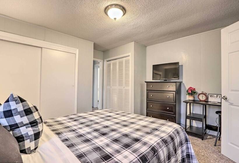 Walkable & Updated Nevada Home: Family Friendly!