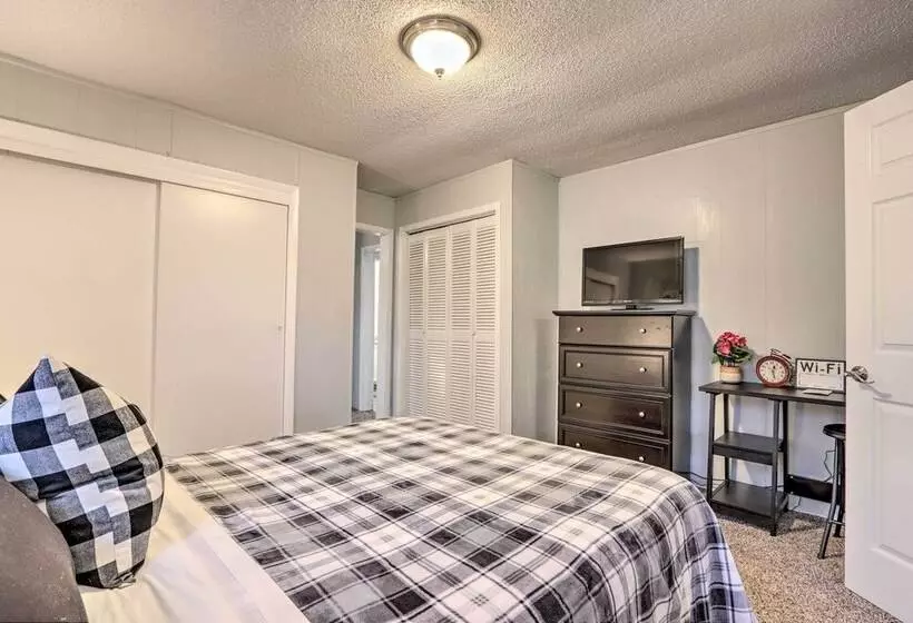 Walkable & Updated Nevada Home: Family Friendly!