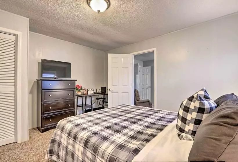 Walkable & Updated Nevada Home: Family Friendly!