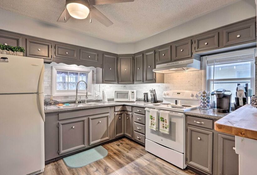 Walkable & Updated Nevada Home: Family Friendly!