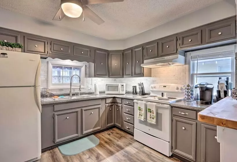 Walkable & Updated Nevada Home: Family Friendly!