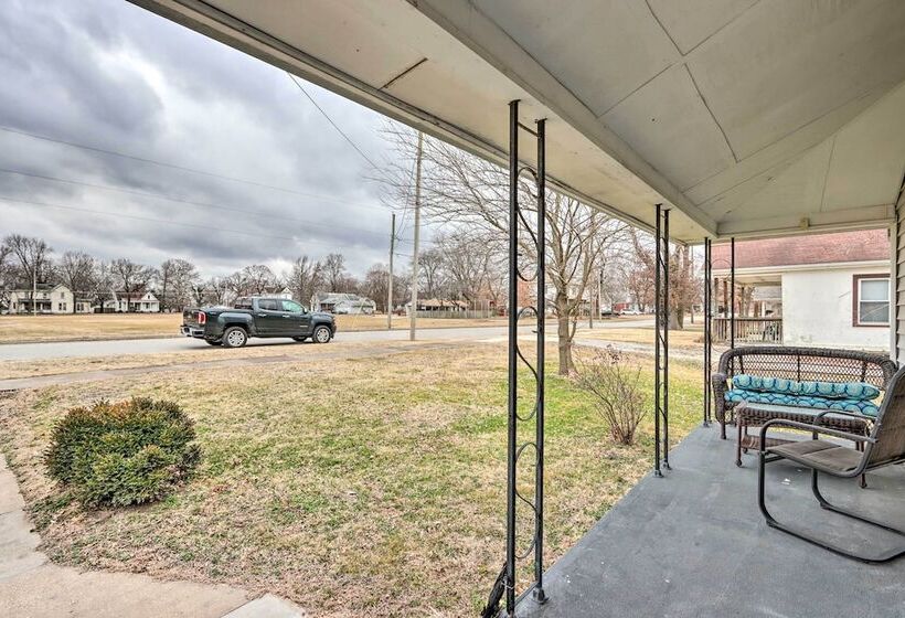 Walkable & Updated Nevada Home: Family Friendly!