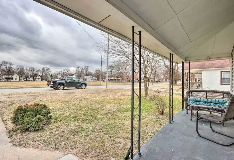 Walkable & Updated Nevada Home: Family Friendly!