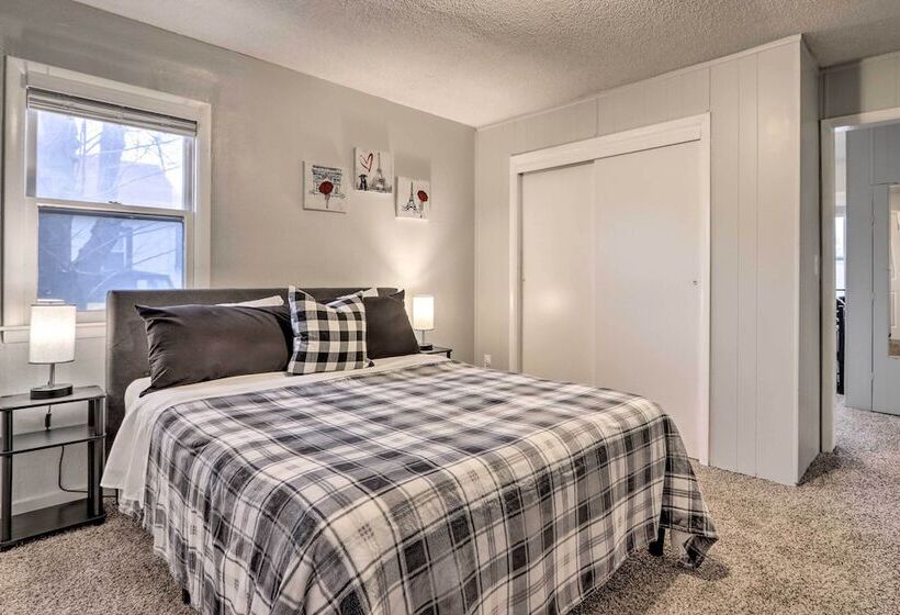 Walkable & Updated Nevada Home: Family Friendly!