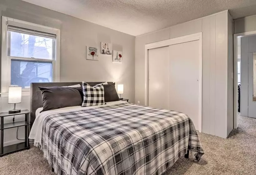 Walkable & Updated Nevada Home: Family Friendly!