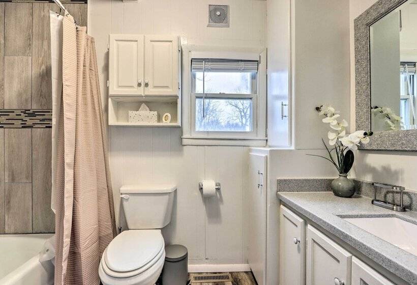 Walkable & Updated Nevada Home: Family Friendly!