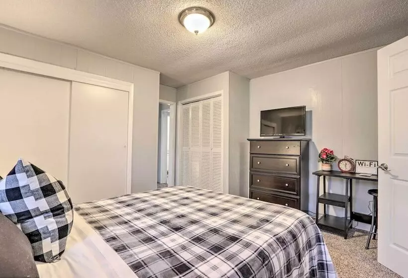 Walkable & Updated Nevada Home: Family Friendly!