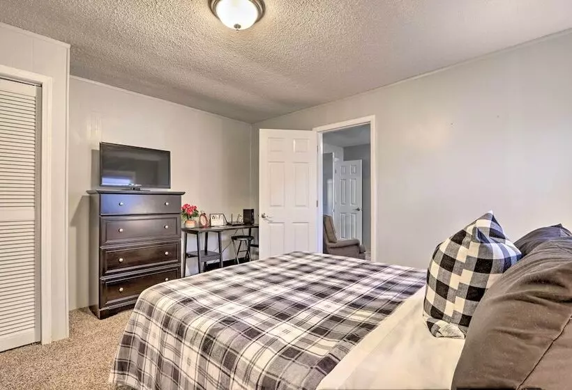 Walkable & Updated Nevada Home: Family Friendly!