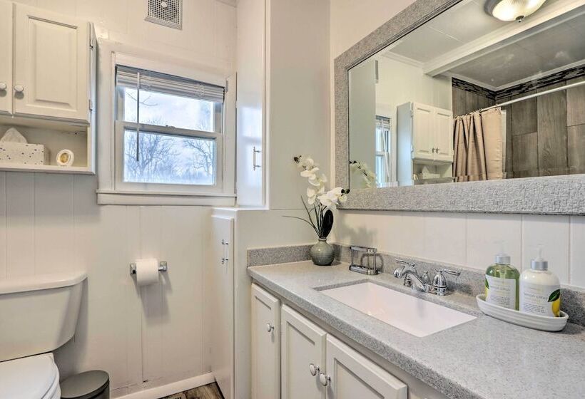 Walkable & Updated Nevada Home: Family Friendly!