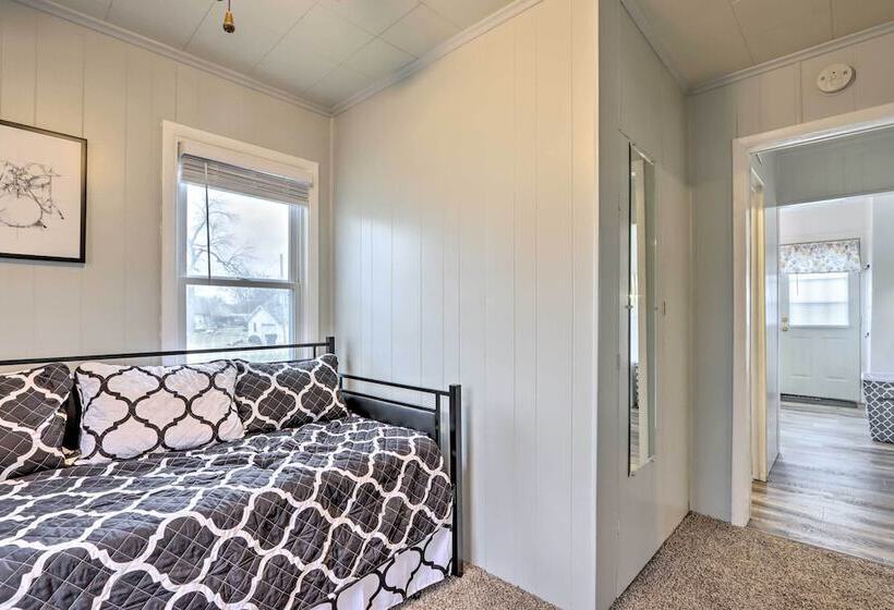 Walkable & Updated Nevada Home: Family Friendly!