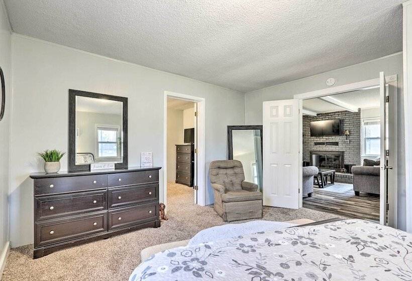 Walkable & Updated Nevada Home: Family Friendly!