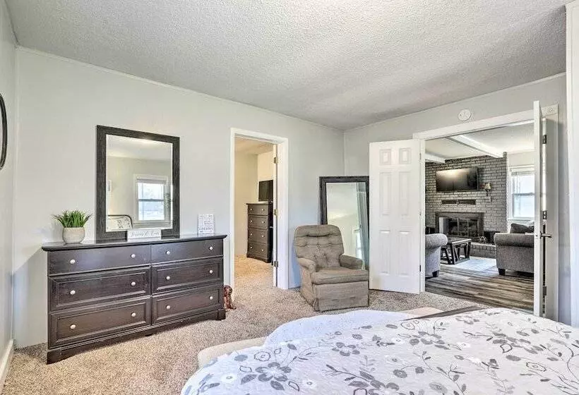 Walkable & Updated Nevada Home: Family Friendly!