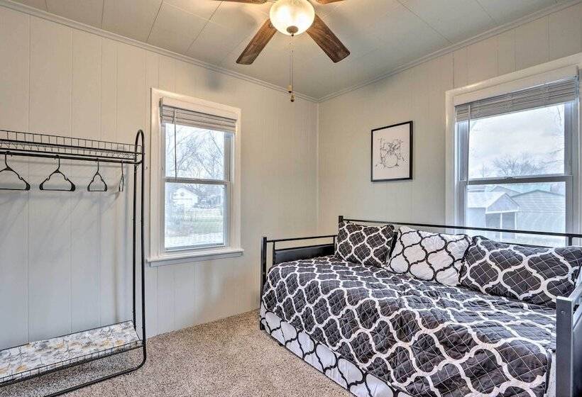 Walkable & Updated Nevada Home: Family Friendly!