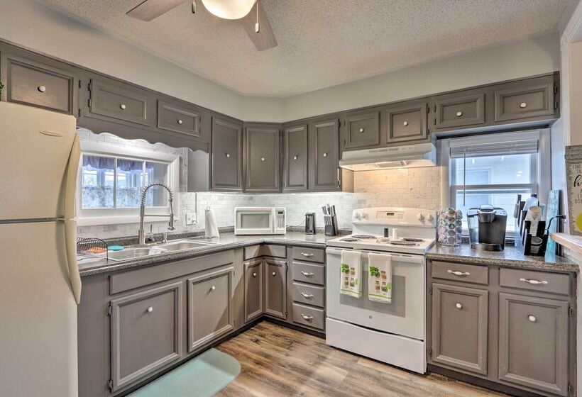 Walkable & Updated Nevada Home: Family Friendly!