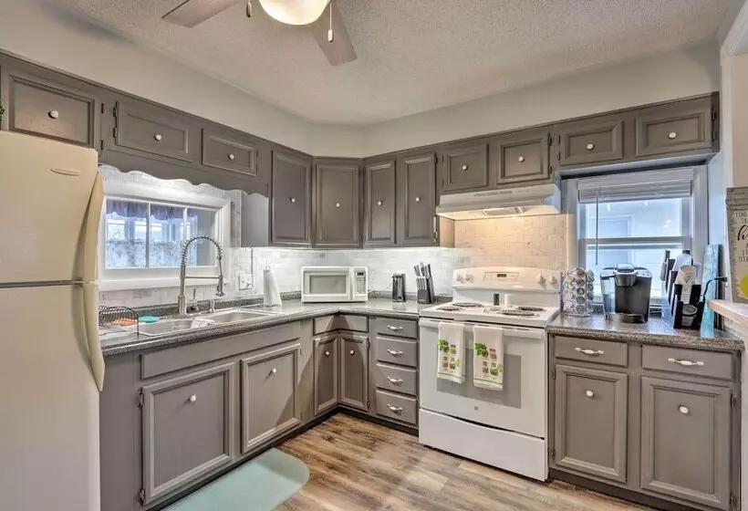 Walkable & Updated Nevada Home: Family Friendly!