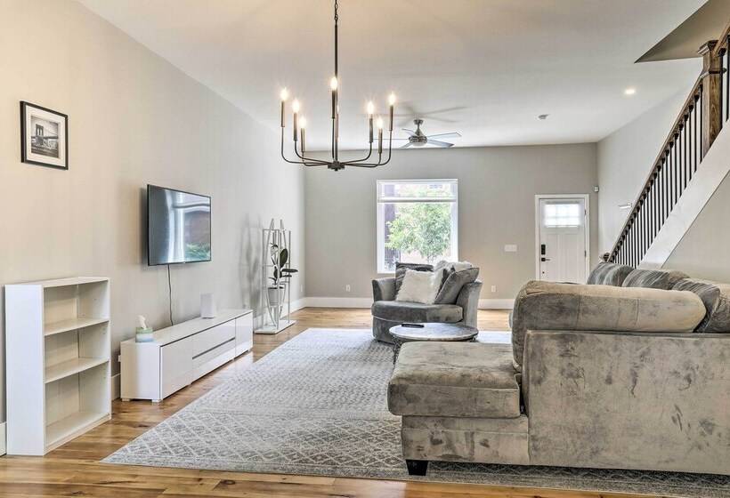 Well Appointed Pittsburgh Home: 1 Mi To Dtwn!
