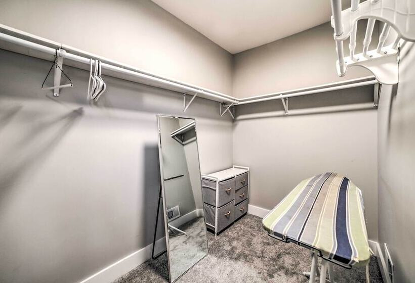 Well Appointed Pittsburgh Home: 1 Mi To Dtwn!