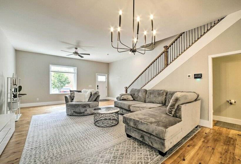 Well Appointed Pittsburgh Home: 1 Mi To Dtwn!