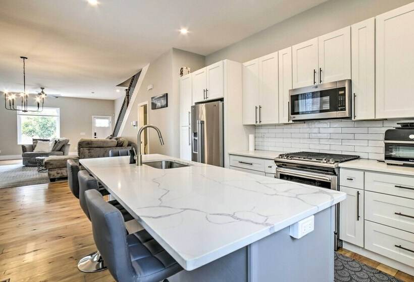 Well Appointed Pittsburgh Home: 1 Mi To Dtwn!
