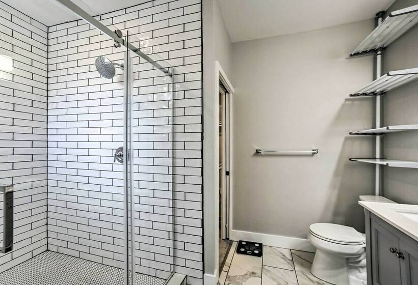 Well Appointed Pittsburgh Home: 1 Mi To Dtwn!