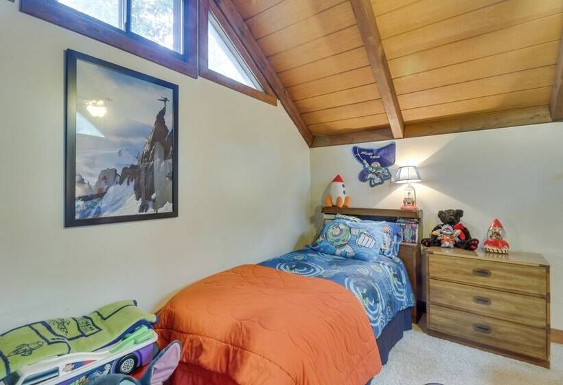 Wintergreen Home W/ Hot Tub, Deck & Mountain Views