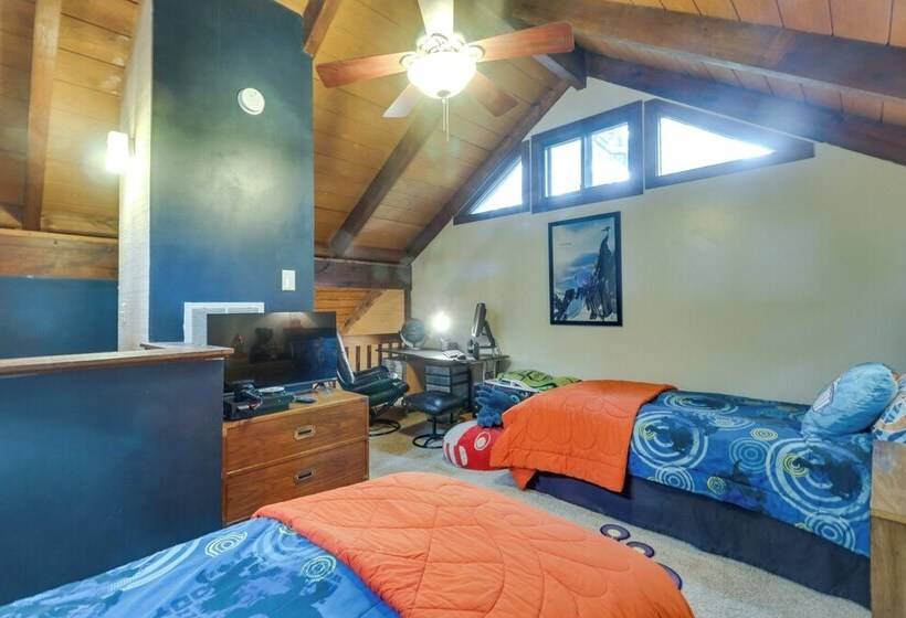 Wintergreen Home W/ Hot Tub, Deck & Mountain Views