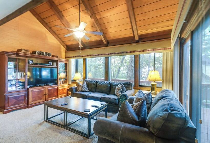 Wintergreen Home W/ Hot Tub, Deck & Mountain Views