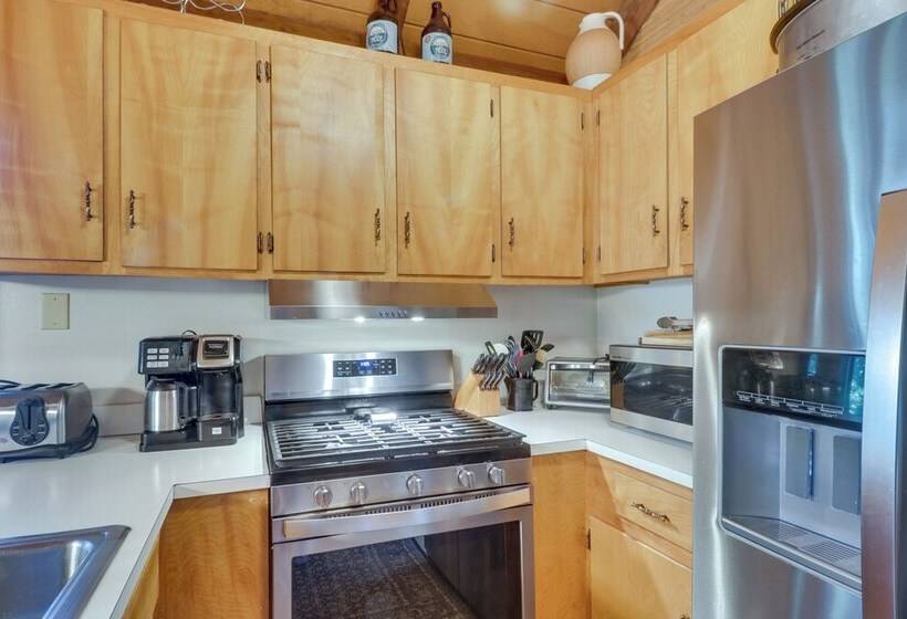 Wintergreen Home W/ Hot Tub, Deck & Mountain Views