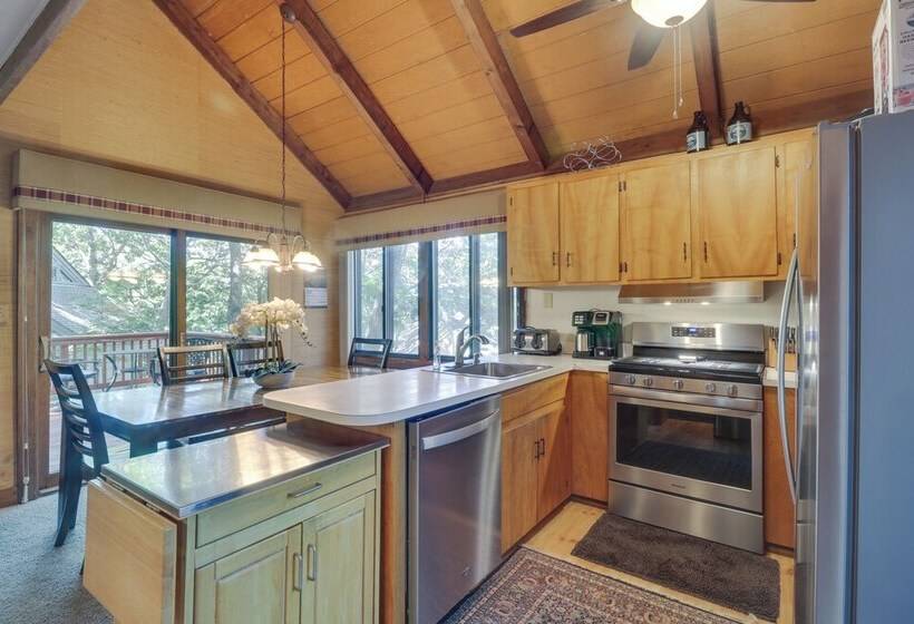 Wintergreen Home W/ Hot Tub, Deck & Mountain Views