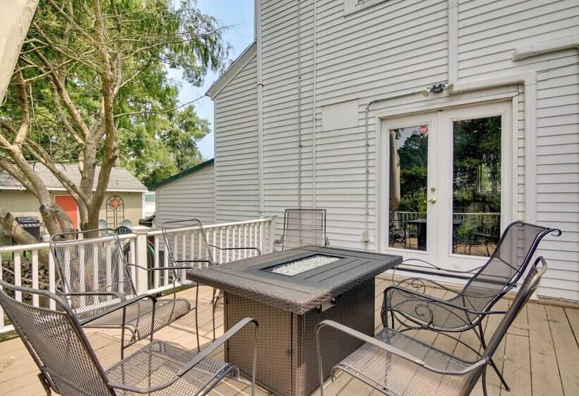 1915 Historic Cambridge Property W/ Fire Pit!