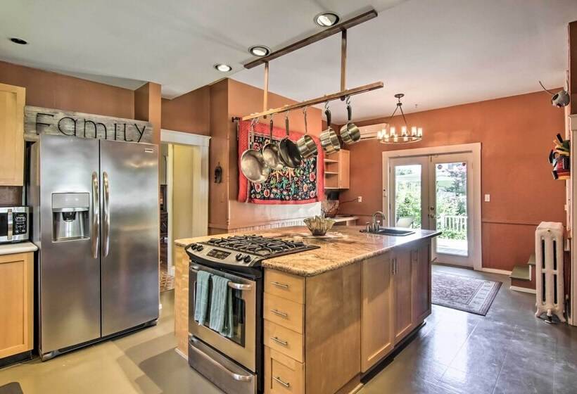 1915 Historic Cambridge Property W/ Fire Pit!