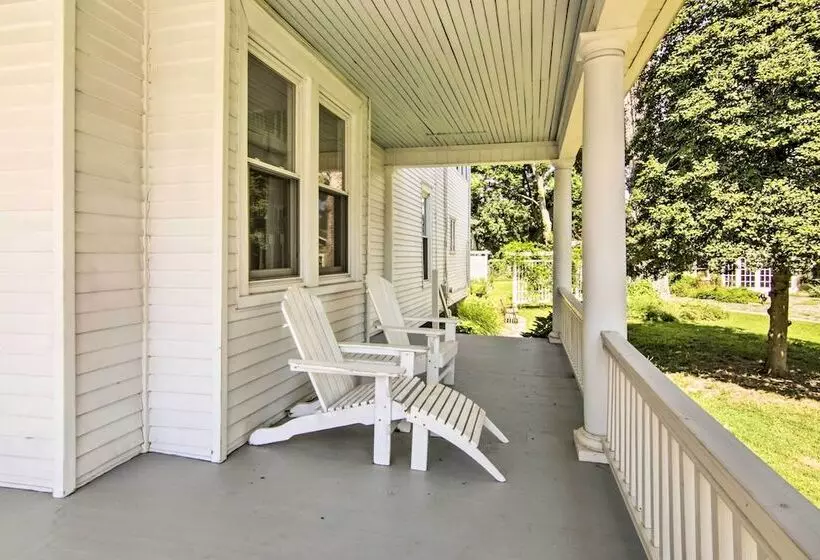 1915 Historic Cambridge Property W/ Fire Pit!