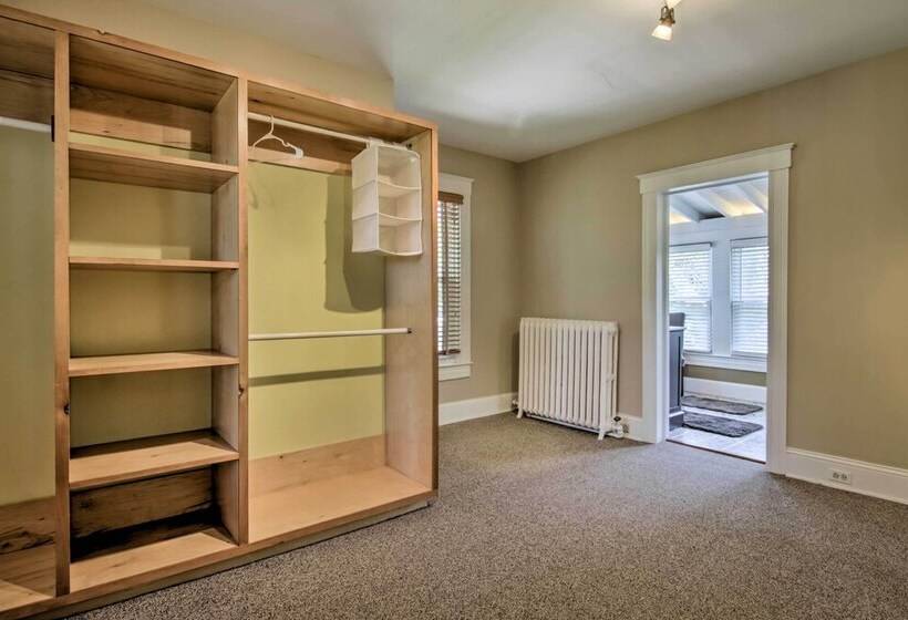 1915 Historic Cambridge Property W/ Fire Pit!