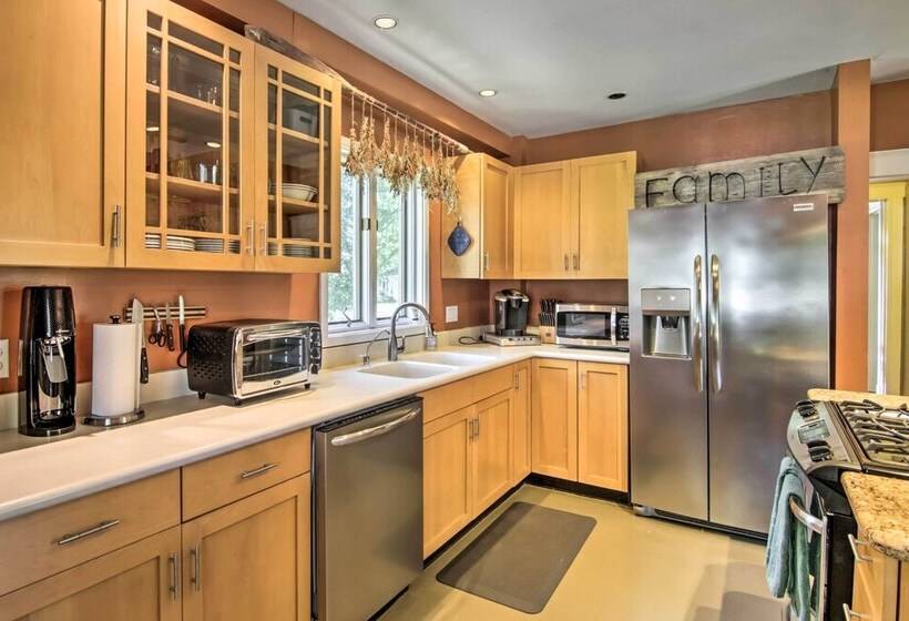 1915 Historic Cambridge Property W/ Fire Pit!