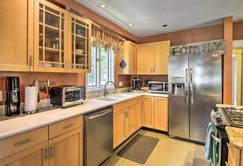 1915 Historic Cambridge Property W/ Fire Pit!