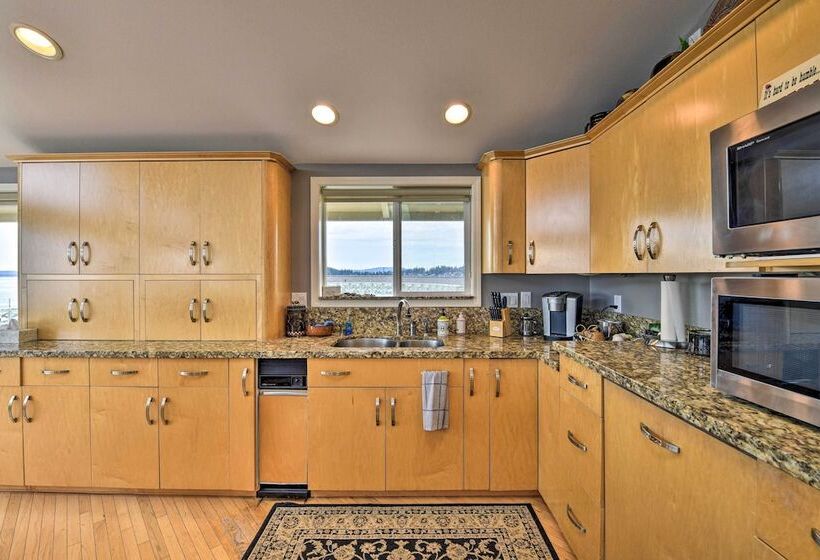 Anacortes Paradise Vacation Rental W/ Water Views!