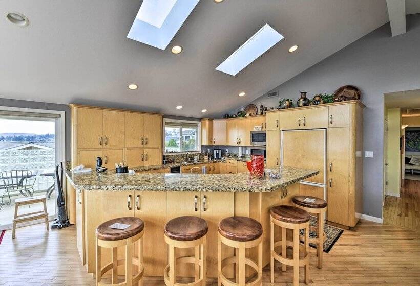 Anacortes Paradise Vacation Rental W/ Water Views!