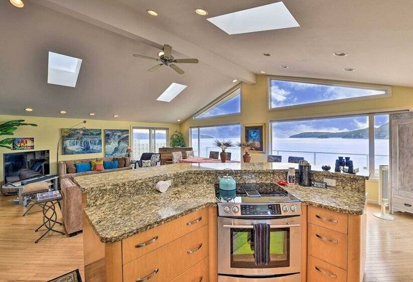 Anacortes Paradise Vacation Rental W/ Water Views!