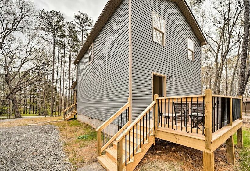 Asheville Area Hideaway W/ Hot Tub + Deck!