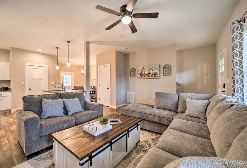 Asheville Area Hideaway W/ Hot Tub + Deck!