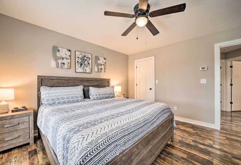 Asheville Area Hideaway W/ Hot Tub + Deck!