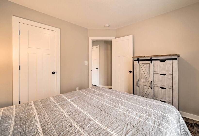 Asheville Area Hideaway W/ Hot Tub + Deck!