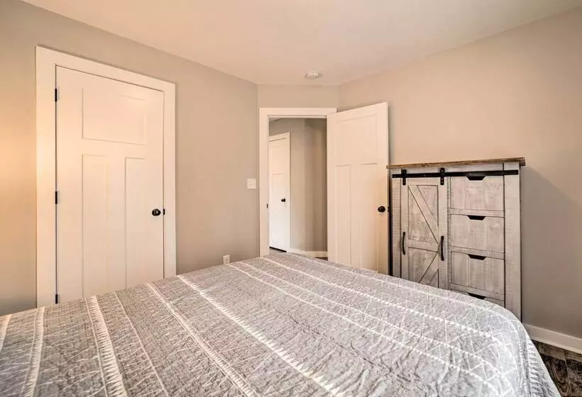 Asheville Area Hideaway W/ Hot Tub + Deck!