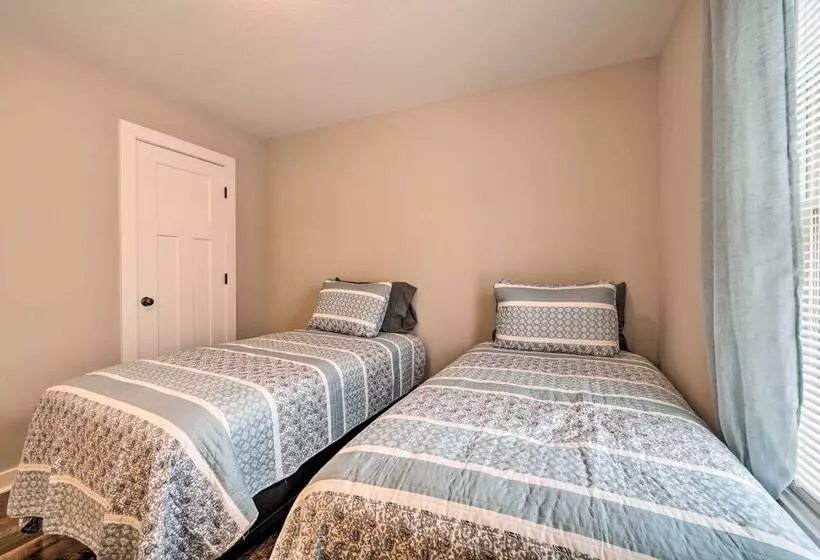 Asheville Area Hideaway W/ Hot Tub + Deck!