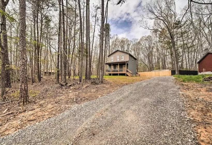 Asheville Area Hideaway W/ Hot Tub + Deck!