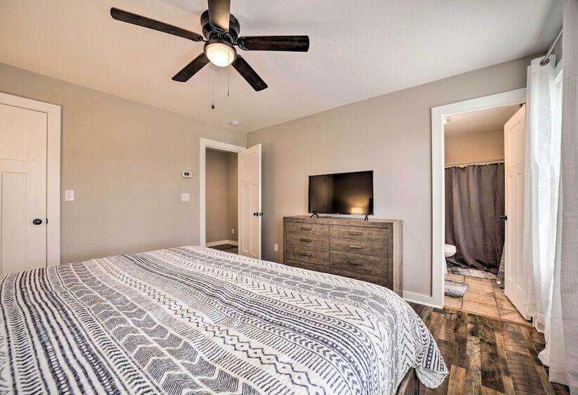 Asheville Area Hideaway W/ Hot Tub + Deck!